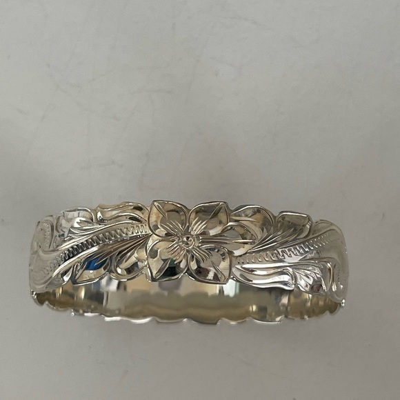 Silver Floral Leaf Bracelet - Picture 1 of 5